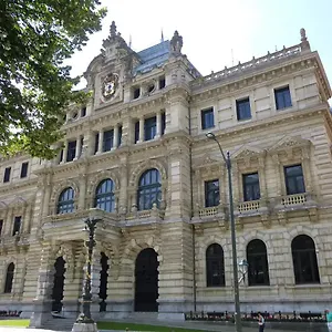 habitacin-con-bao-privado-en-el-centro-de-bilbao.bilbaohotelsspain.com/